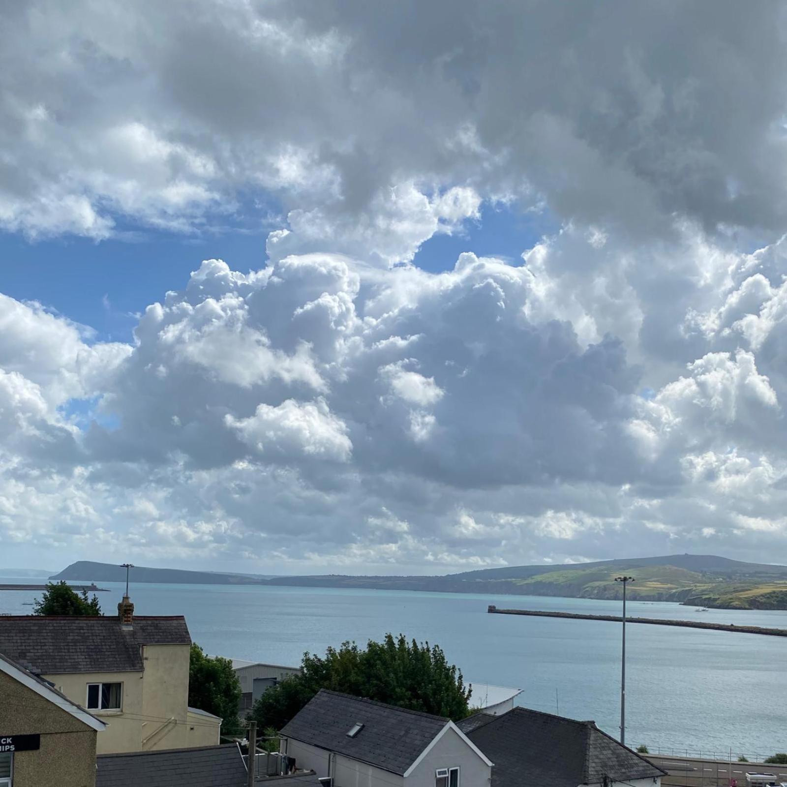 Rose And Crown Hotel & Hope And Anchor Bar Goodwick Zewnętrze zdjęcie