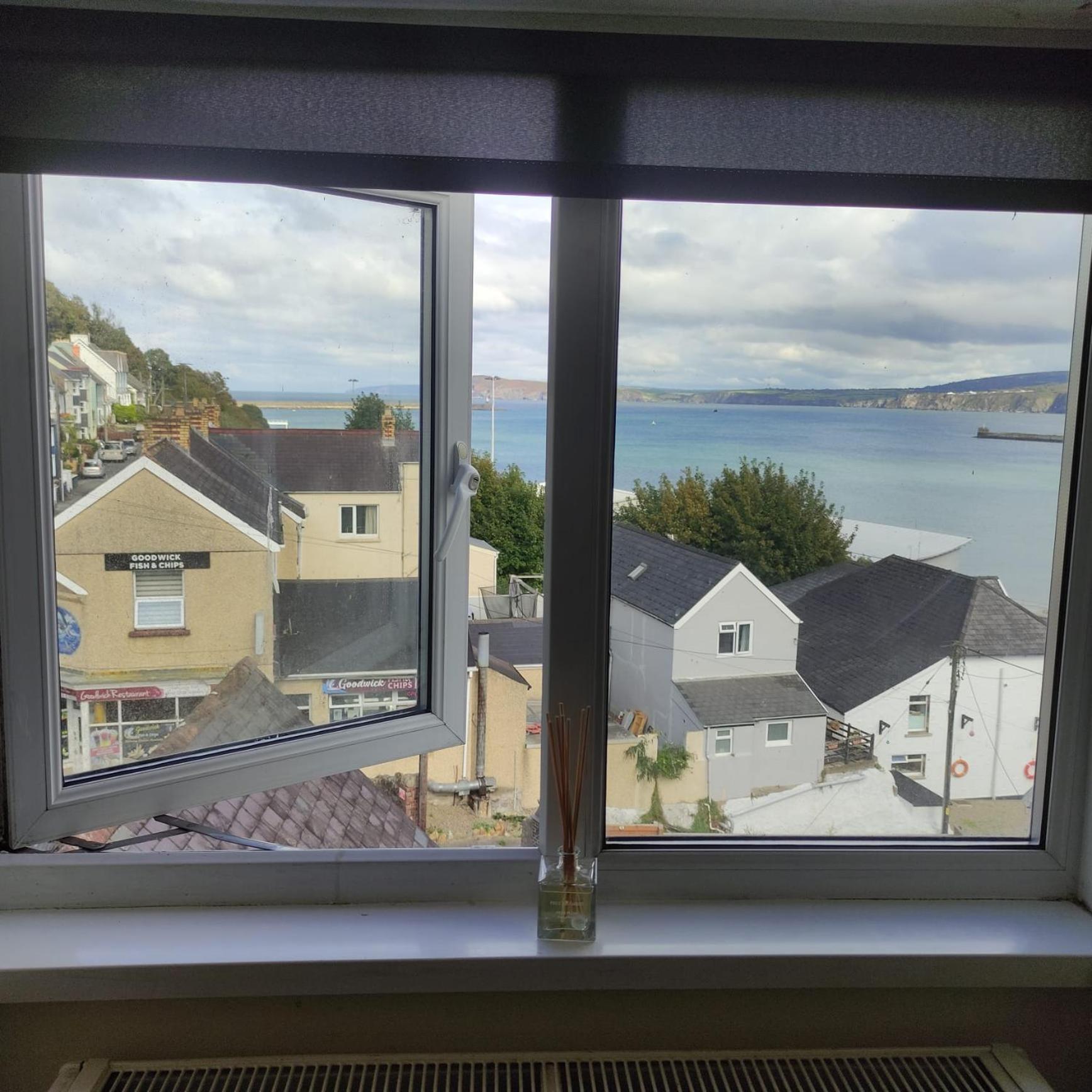 Rose And Crown Hotel & Hope And Anchor Bar Goodwick Zewnętrze zdjęcie